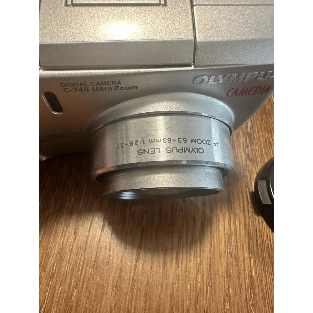 Olympus Camedia C-740 3.2MP Digital Point & Shoot Camera UNTESTED W/ Memory Card